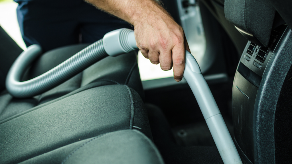 Aspirateur dans une voiture