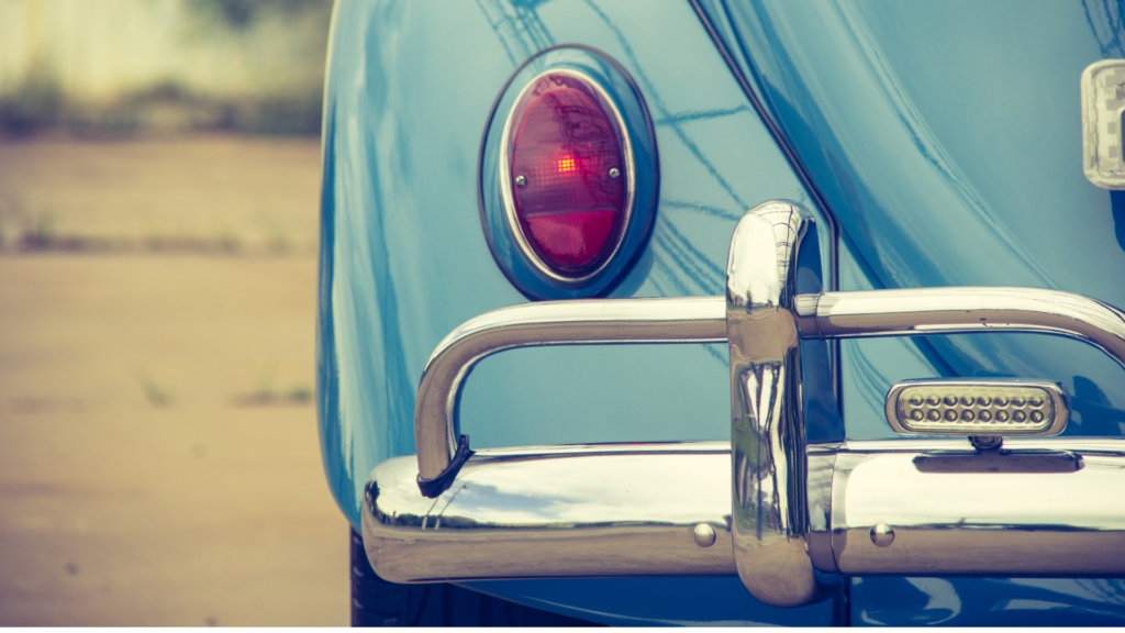 pare choc d'une voiture bleu